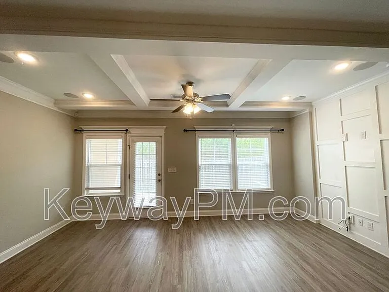 301 Sumac Trl — Photo 8