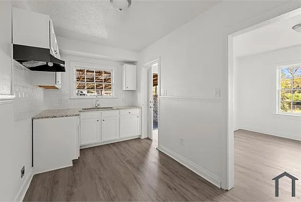 1540 42nd St — Photo 7