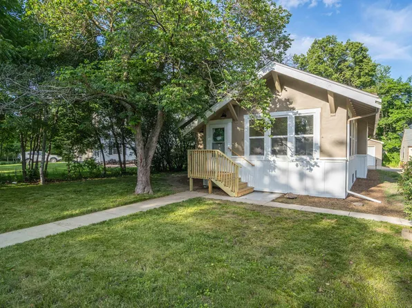 702 Ash Ave, Ames, IA 50014