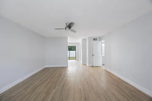 200 Westwood Ter N Photo 1
