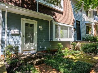 35 Woodlake Dr, Charlottesville, VA 22901