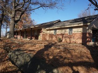 301 E Hill Dr, Henryetta, OK 74437