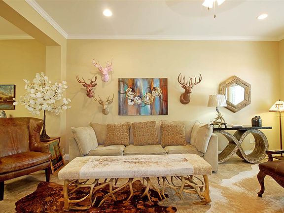 5th image of 205 Pecan Village Cir