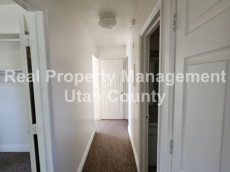 179 S 800 W — Photo 14