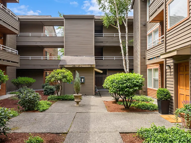 Westwood Court — Photo 11