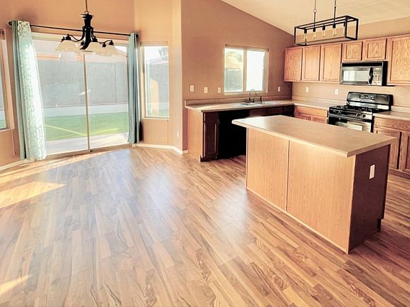 2nd image of 1011 E Santa Fiore St