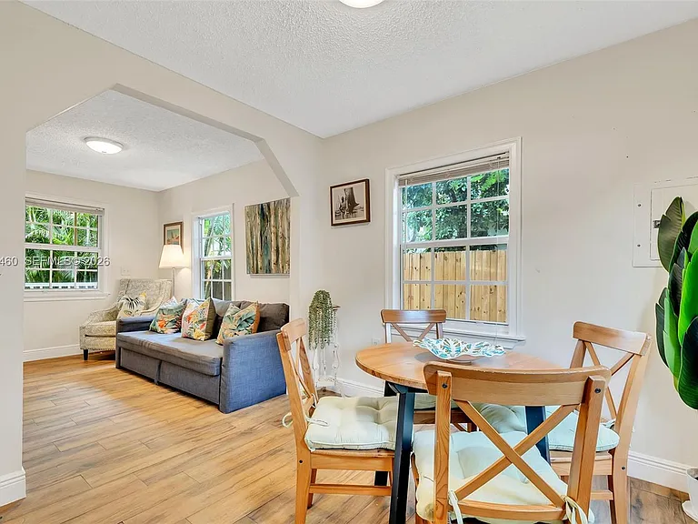 1826 NW South River Dr — Photo 5