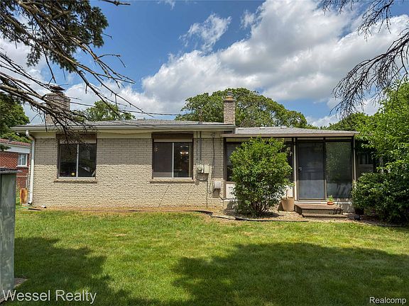 5th image of 3446 Girard Dr