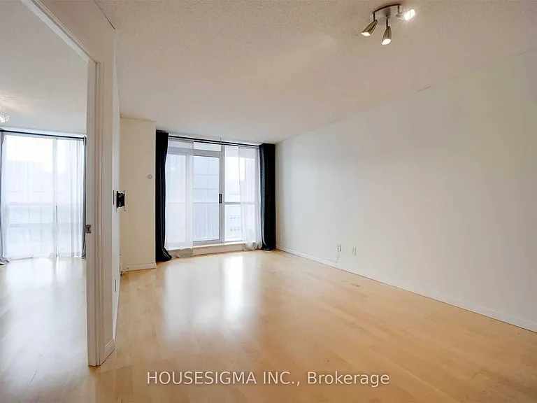 18 Stafford St #508 — Photo 10