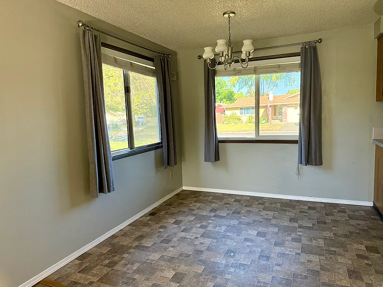 5363 Gatewood Dr — Photo 6