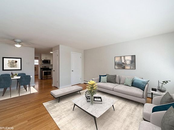 Living Room/Dining Area