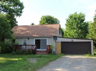 121 E Indianwood Dr, Oconto Falls, WI 54154