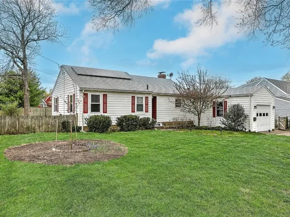 2 Milton Rd, Barrington, RI 02806