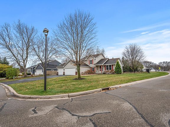 3rd image of 822 Sunrise Dr