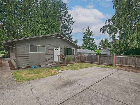 2nd image of 2204 E 35th St