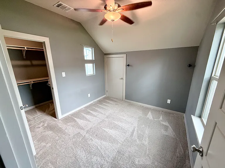 5300 Samuel Huston Ave #B — Photo 25