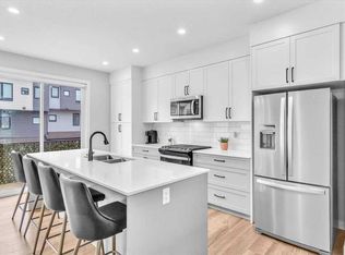 203 SW Evanscrest Sq NW, Calgary, AB T3P1S2