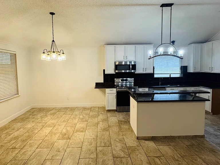 105 Fieldwood Ct — Photo 9