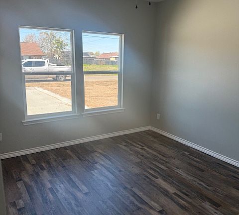 4th image of 1321 Pecan St #1323