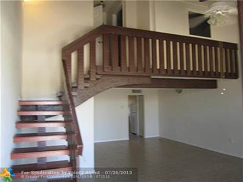 4th image of 2421 N 40th Ave APT 111