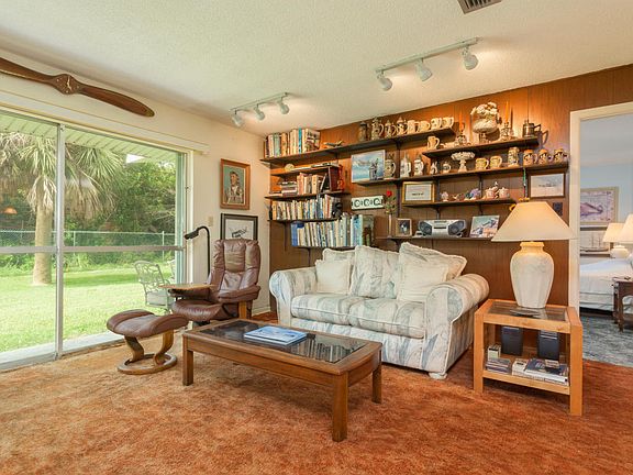 2nd image of 365 Coral Dr