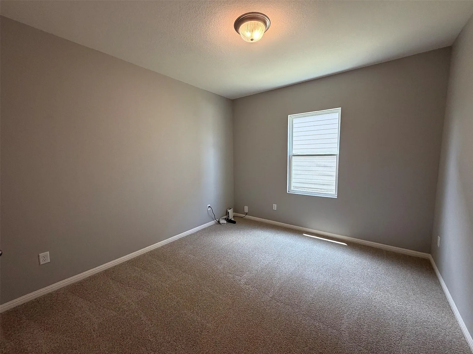 4 bed, 3.0 bath, 2317 sqft, $2,100 — Photo 4