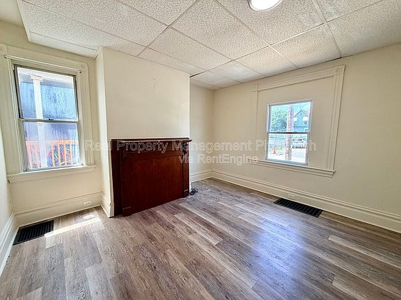 4th image of 405 Main St