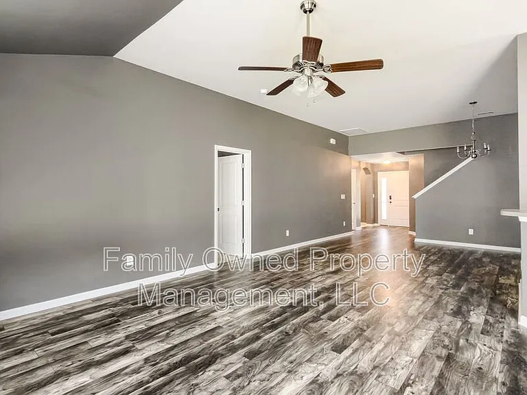 266 Mayfield Dr — Photo 6