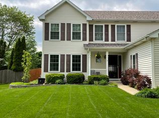 3 Caribou Ct, Bolingbrook, IL 60490