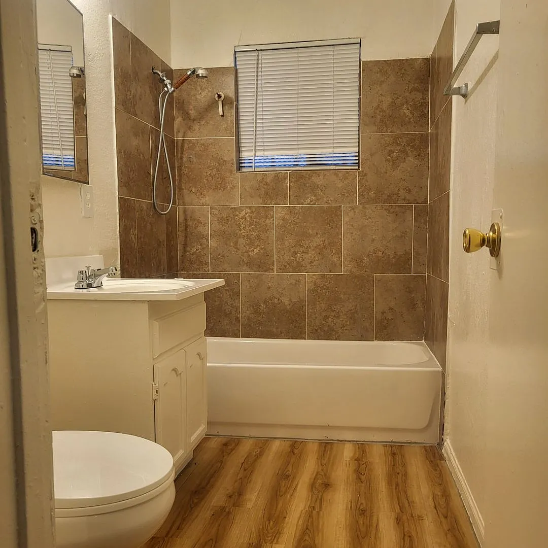 2315 W. Compton Blvd. — Photo 2