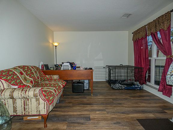 3rd image of 2067 SW Cranberry St