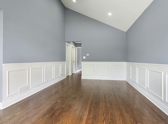 3rd image of 10217 S California Ave