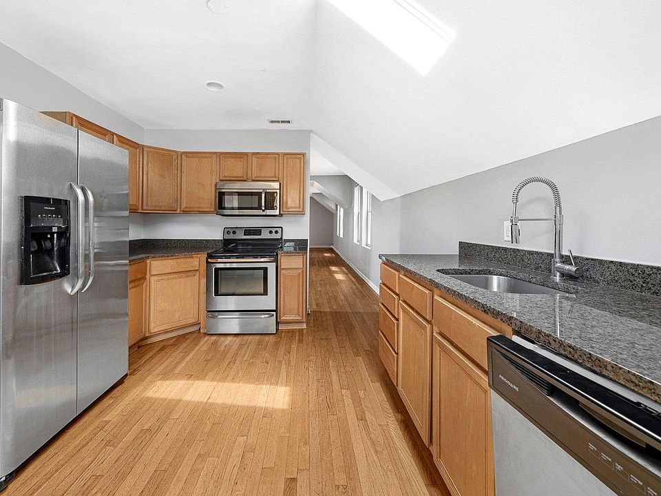 1st image of 2946 N Lincoln Ave APT 3