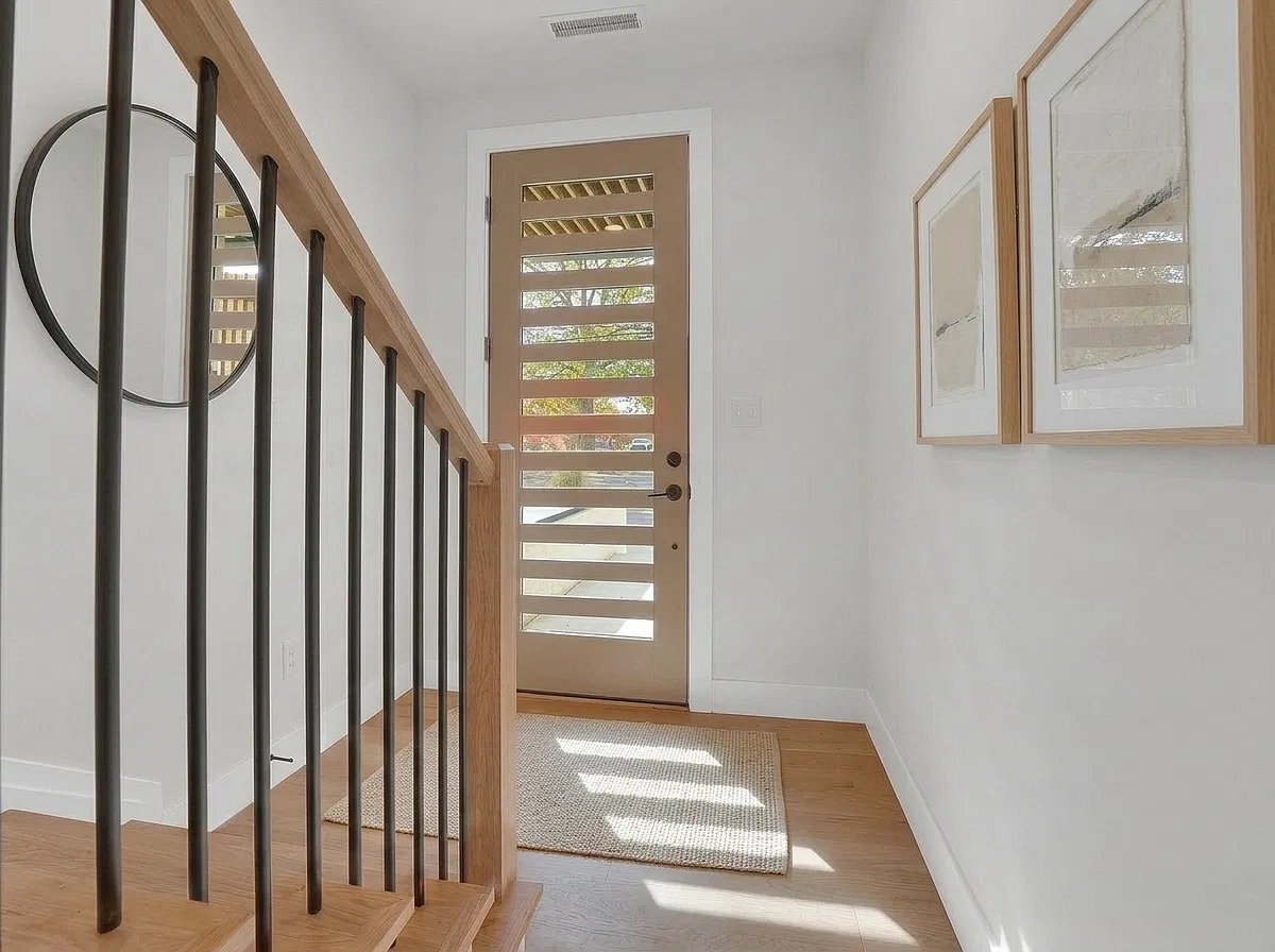 3 bed, 2136 sqft, $3,850 — Photo 2