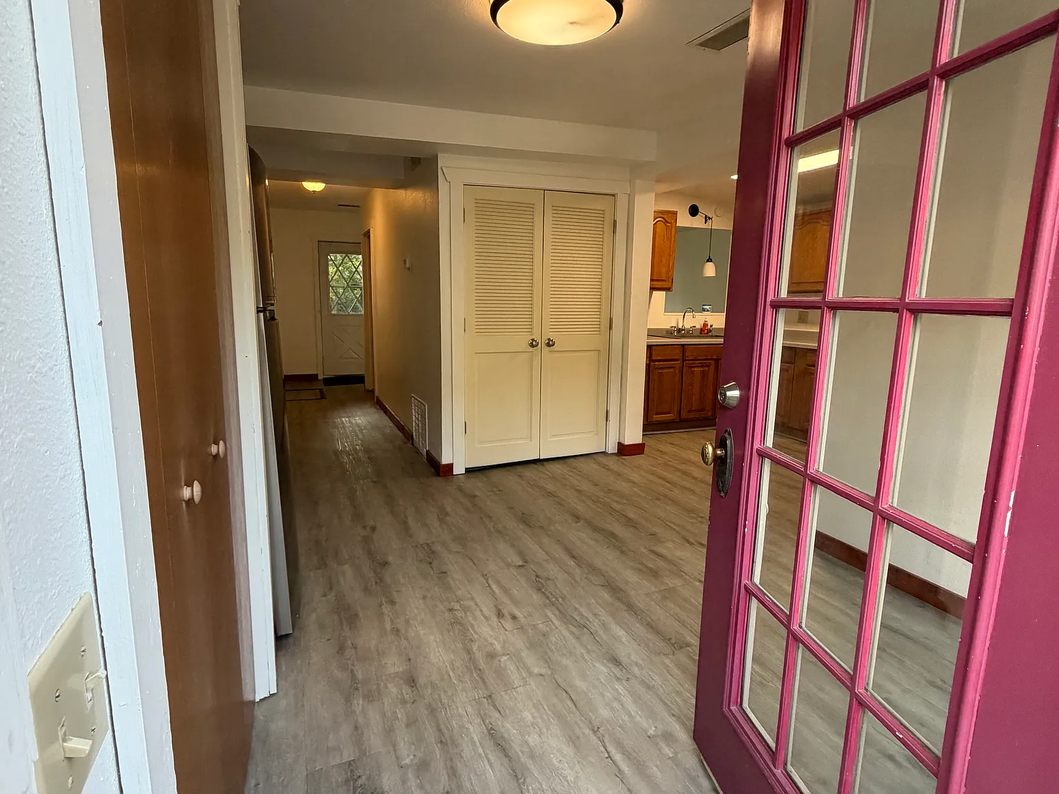 3 bed, 1.5 bath, $1,400 — Photo 2