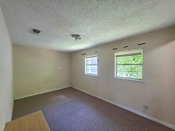 4th image of 2600 Avenue F