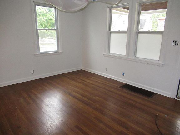 4th image of 4610 Belleview Ave