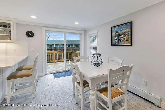 519 Saint Clair Ave — Photo 10