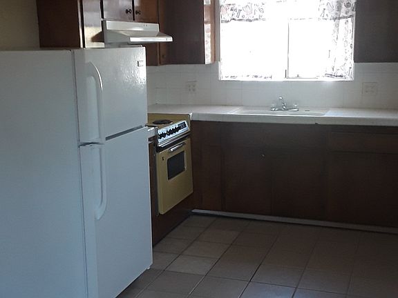 4th image of 2424 N Wishon Ave