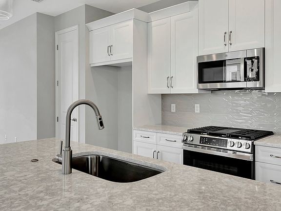 Ana Model Kitchen