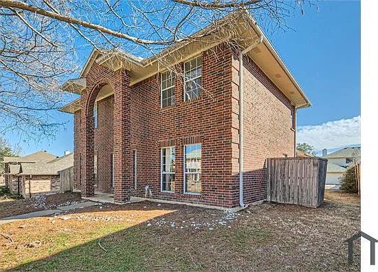 2420 Waterloo Ln — Photo 2
