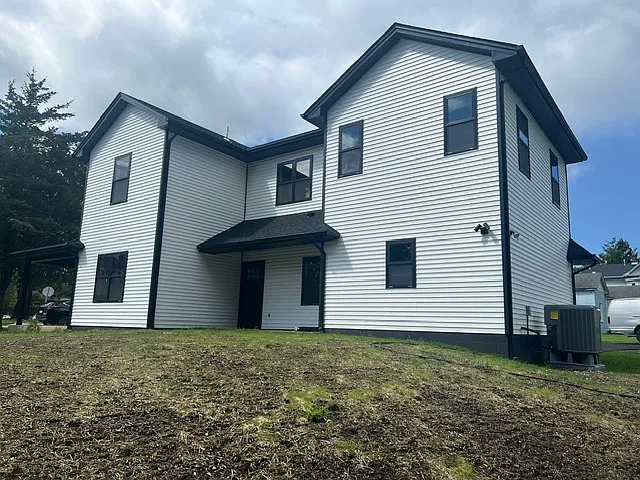 4 bed, $4,000 — Photo 2