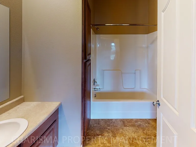 Ridgeview Apartments — Photo 25