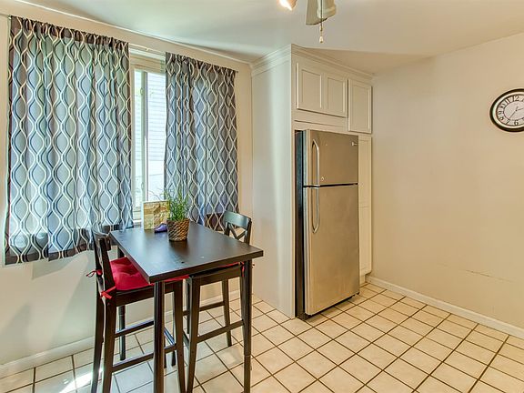 4th image of 117 Burley Cir