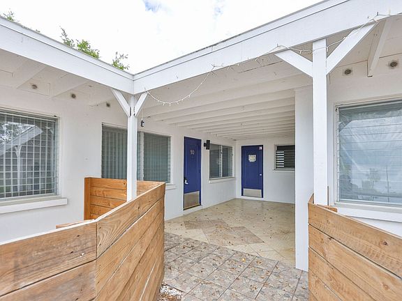 2nd image of 2035 Edgewater Dr APT 10