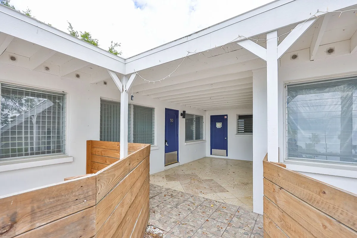 Building Photo - 2035 Edgewater Dr #10