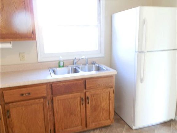 2nd image of 327 Harvey St