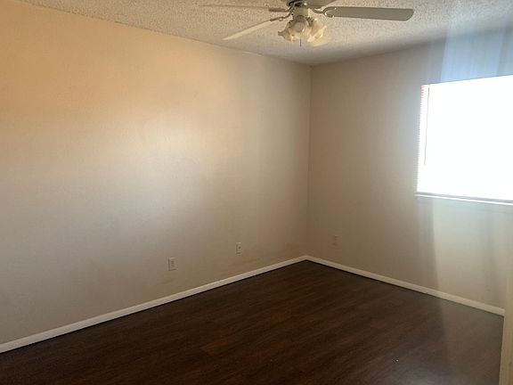 4th image of 3913 N Rockwell Ave APT 245