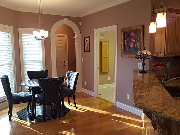 5th image of 414 Five Oaks Blvd