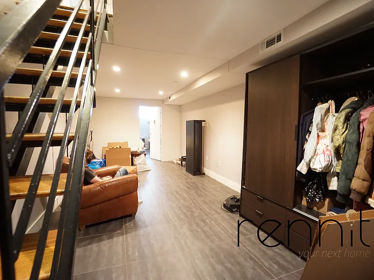 914 Hart St #1R — Photo 9